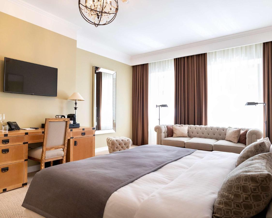 Best Western Plus Market Square Lviv Buitenkant foto