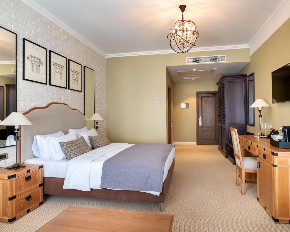Best Western Plus Market Square Lviv Buitenkant foto
