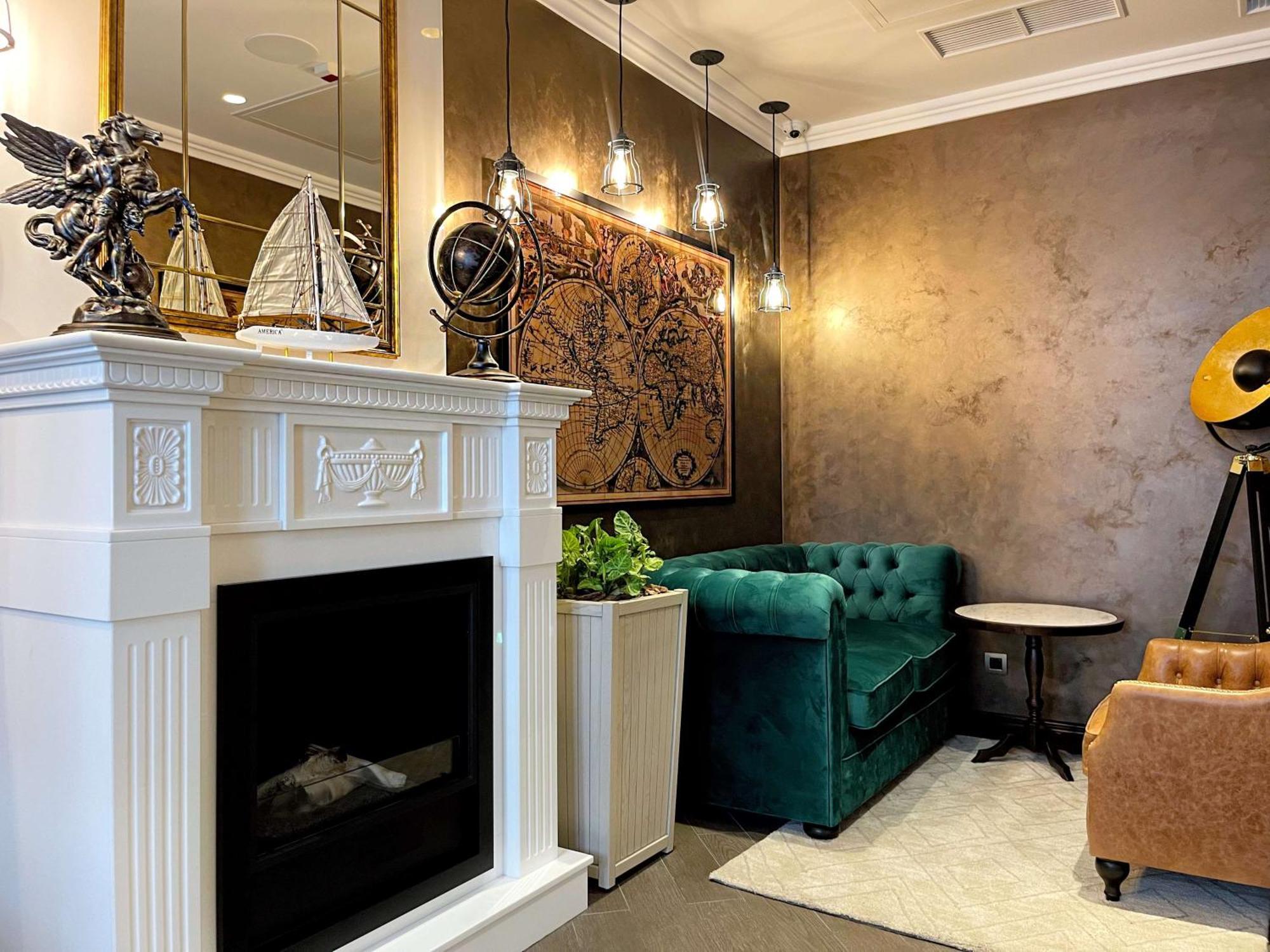 Best Western Plus Market Square Lviv Buitenkant foto