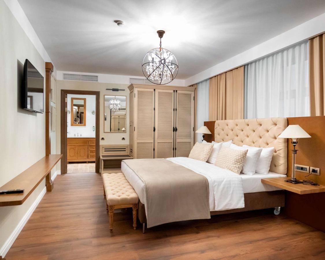 Best Western Plus Market Square Lviv Buitenkant foto