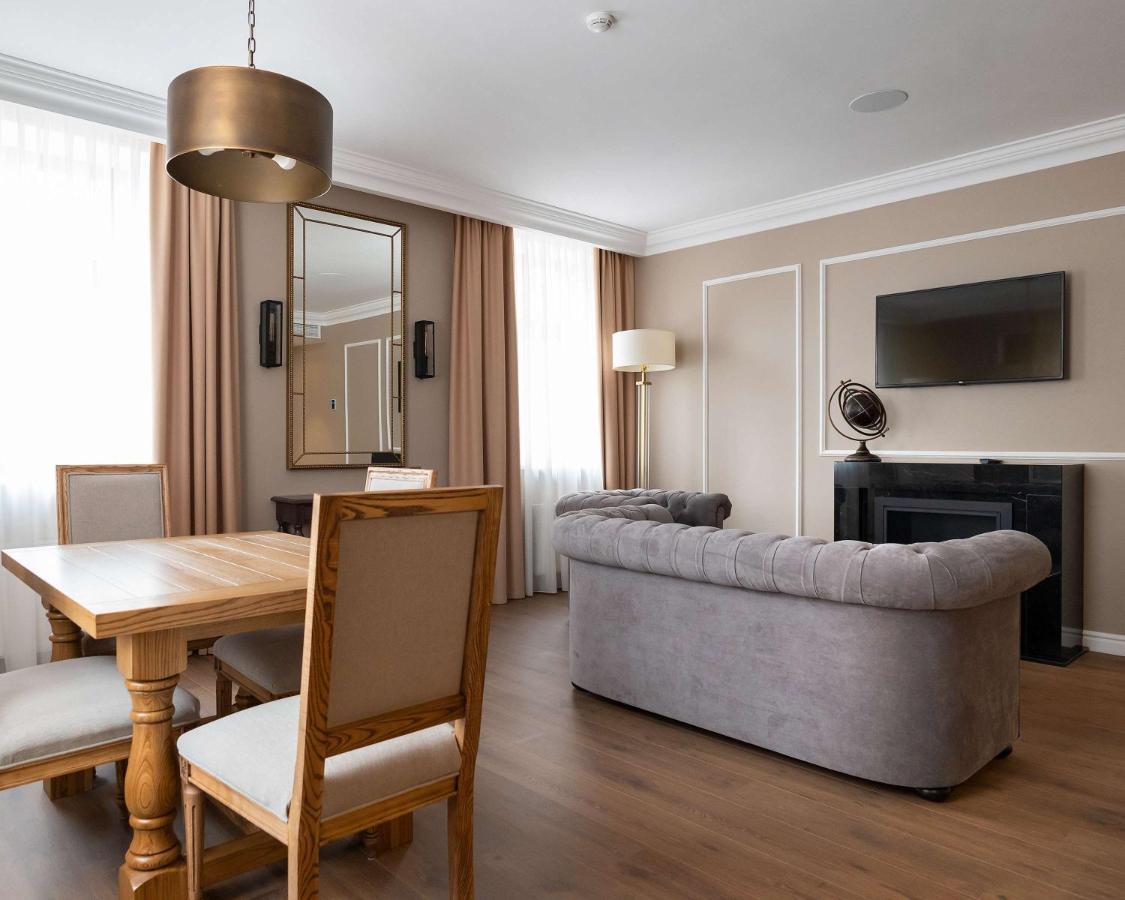 Best Western Plus Market Square Lviv Buitenkant foto